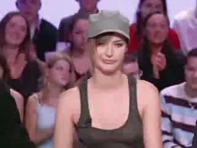 Busty Latina gillar enorm, hård köttpinne