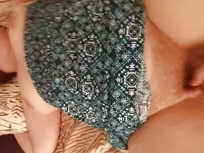 Heta asiatiska Saya Song har analsex och får cum i munnen