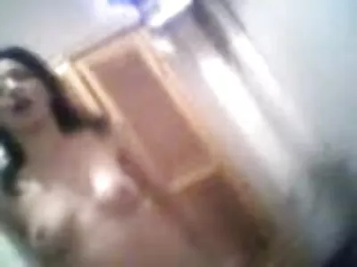 Bystig kvinna är en nördig slampa
