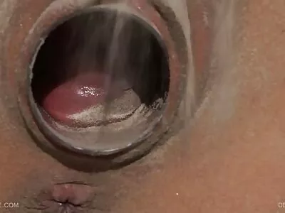 Sjuksköterskan Chloe Cherry och Kasey Warner har lesbiskt sex